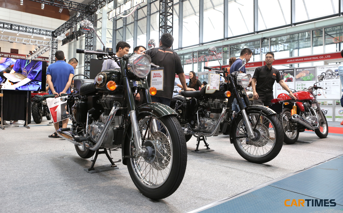 Gian trưng bày xe Royal Enfield tại triển lãm