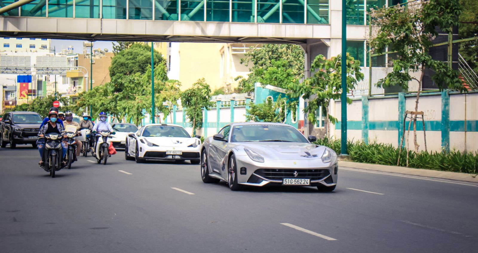Khởi hành hành trình siêu xe Trung Nguyên