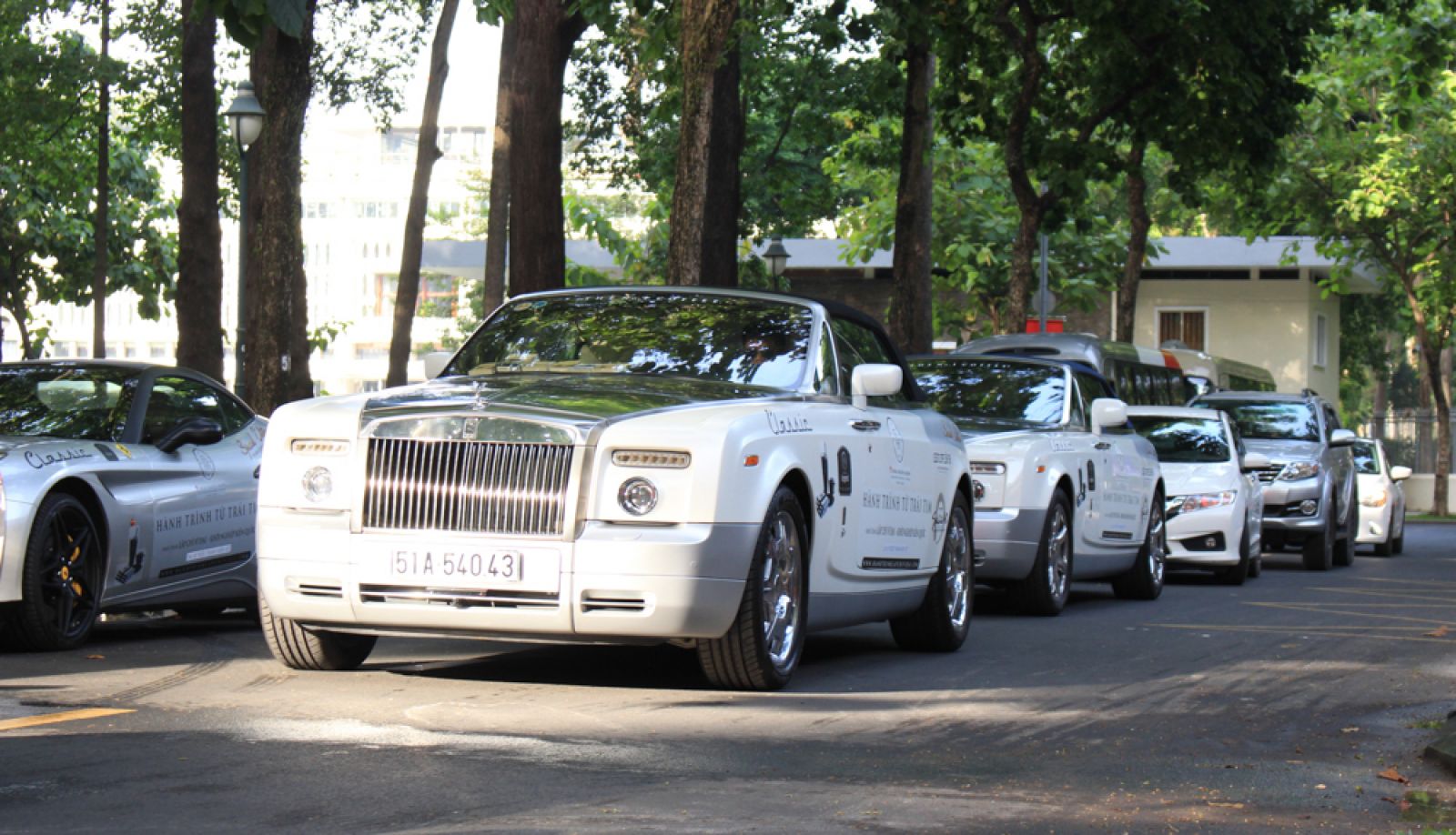 Cặp đôi xe sang Rolls-Royce Phantom Drophead Coupe
