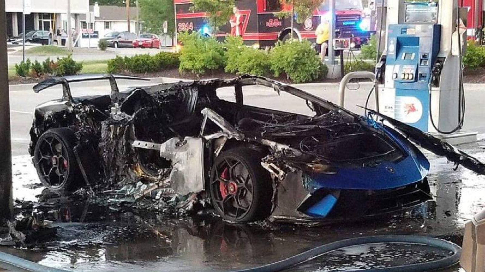 Chiếc Lamborghini Huracan Performante bị thiêu rụi hoàn toàn sau vụ cháy