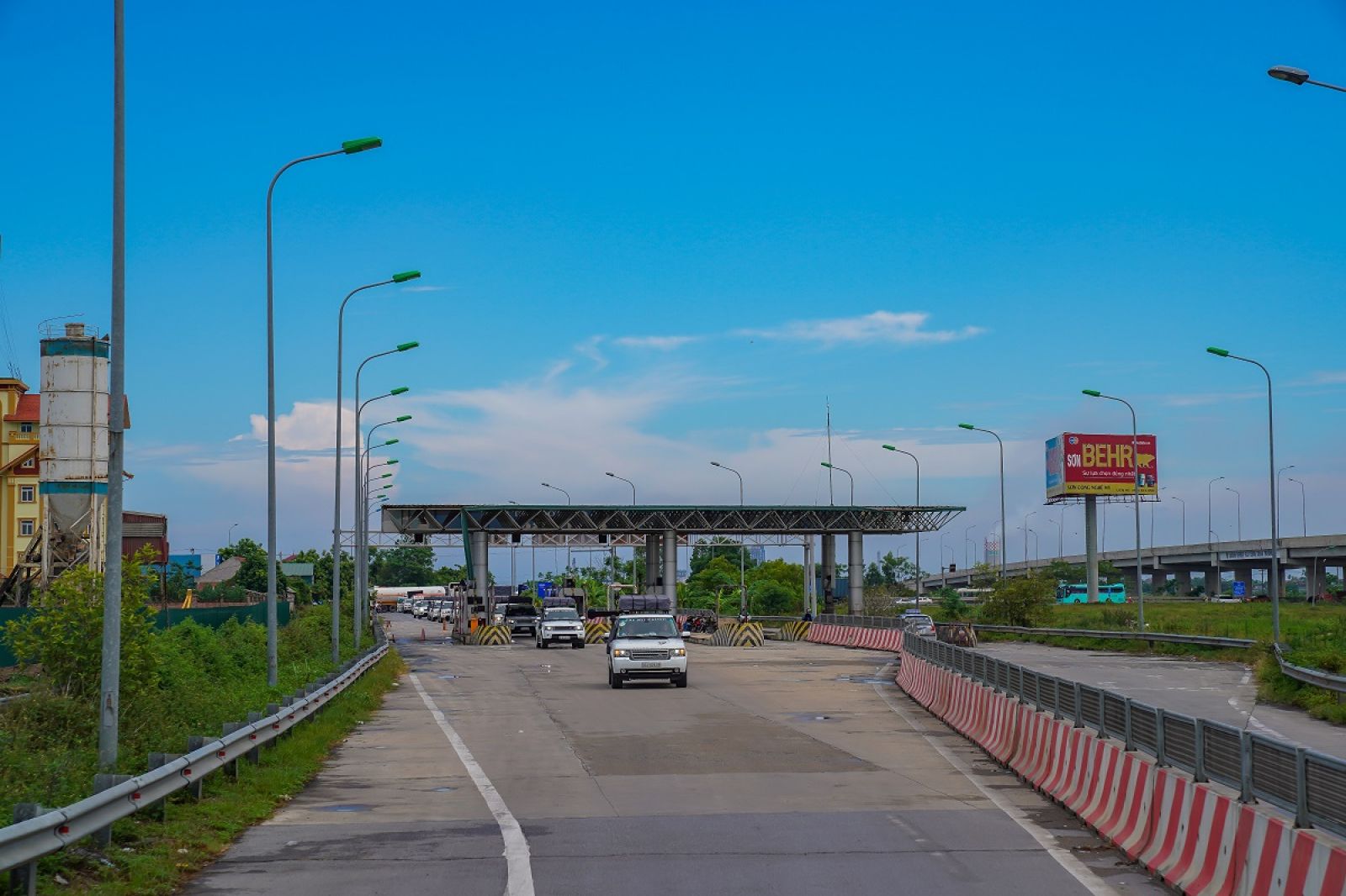 Đoàn xe xuất phát lúc 3h chiều cùng ngày lên đường đi Hà Nội