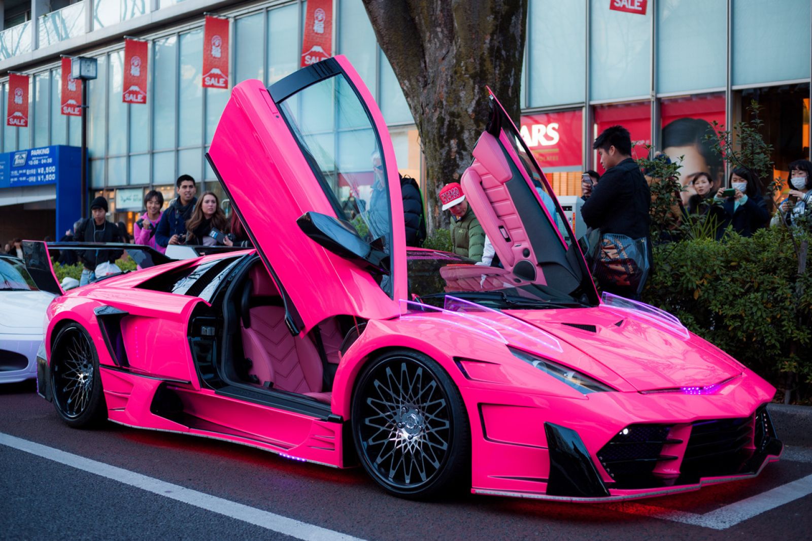 Lamborghini Aventador đã bớt hầm hố với phong cách độ của người Nhật