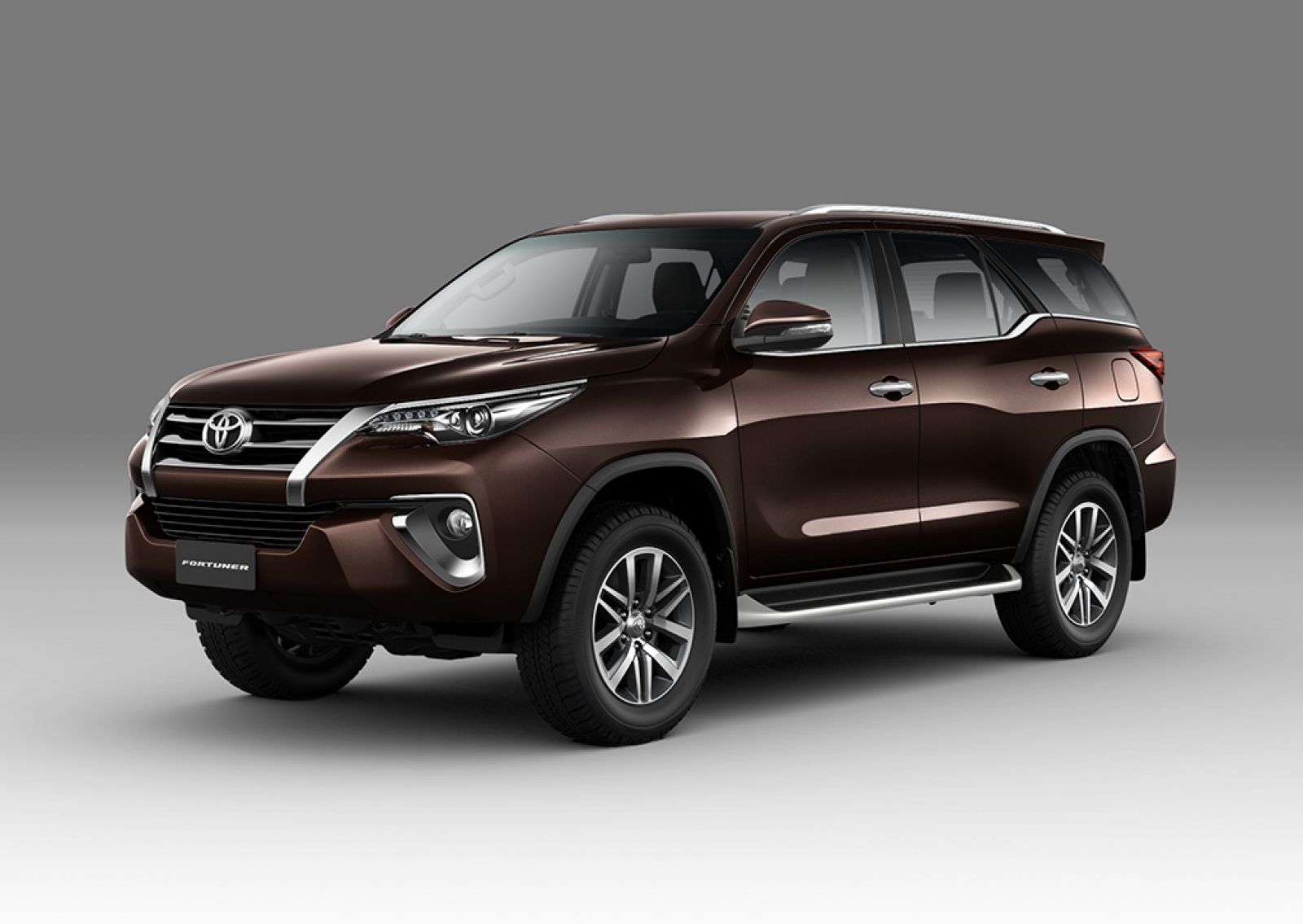 Toyota Fortuner 2018 bị thổi giá lên tới cả trăm triệu đồng