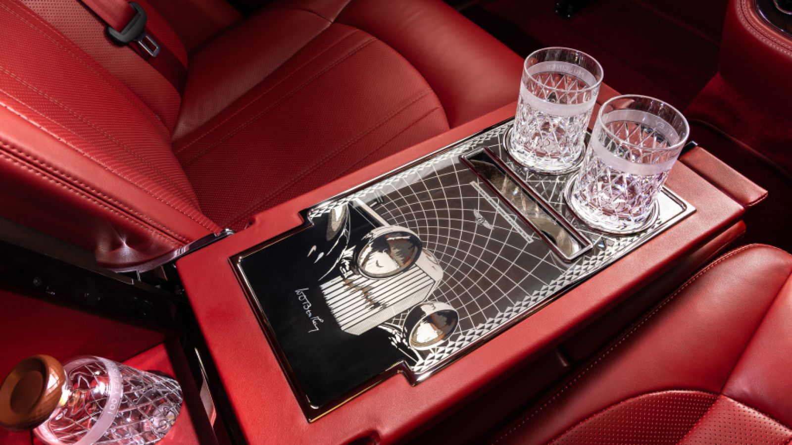 Bộ ly được đặt riêng dành cho Bentley Mulsanne W.O Edition