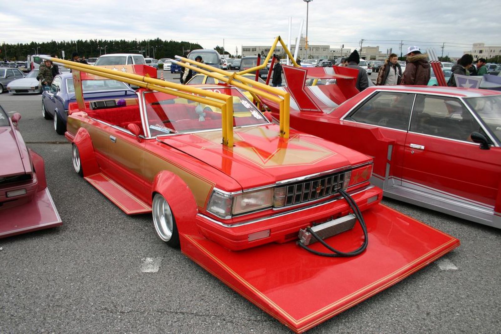Một chiếc độ Bosozoku với sự cầu kì tới bất hợp lí