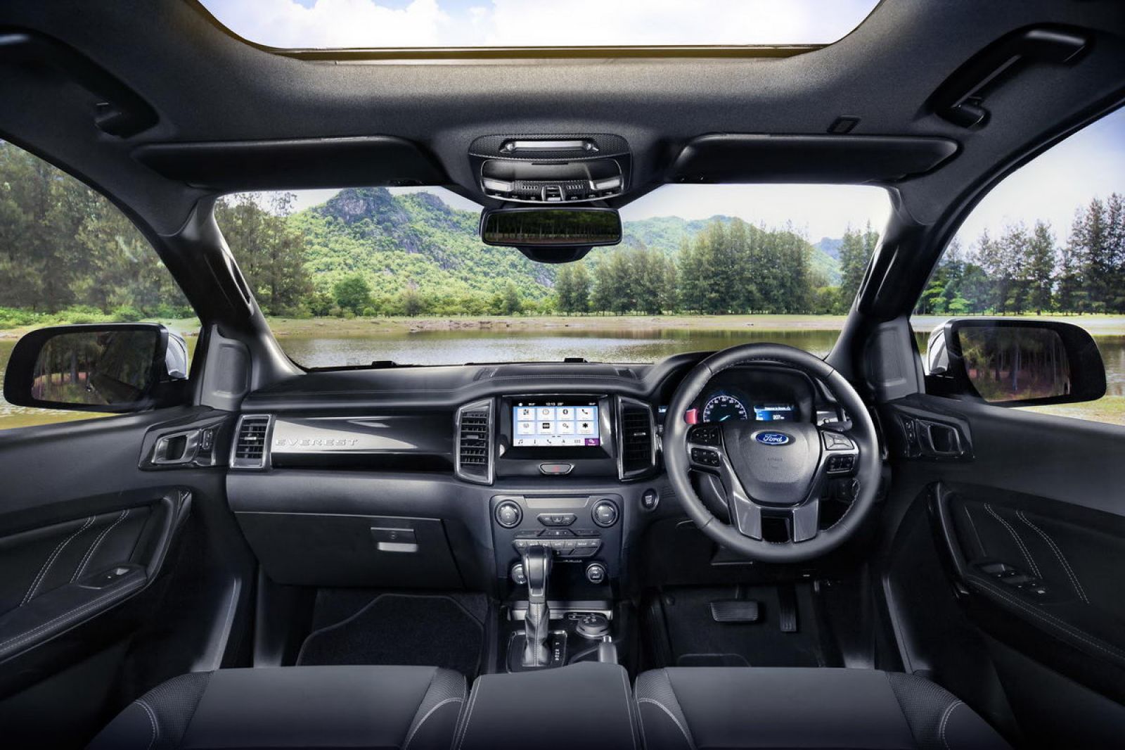 Nội thất trên Ford Everest phiên bản Thái Lan