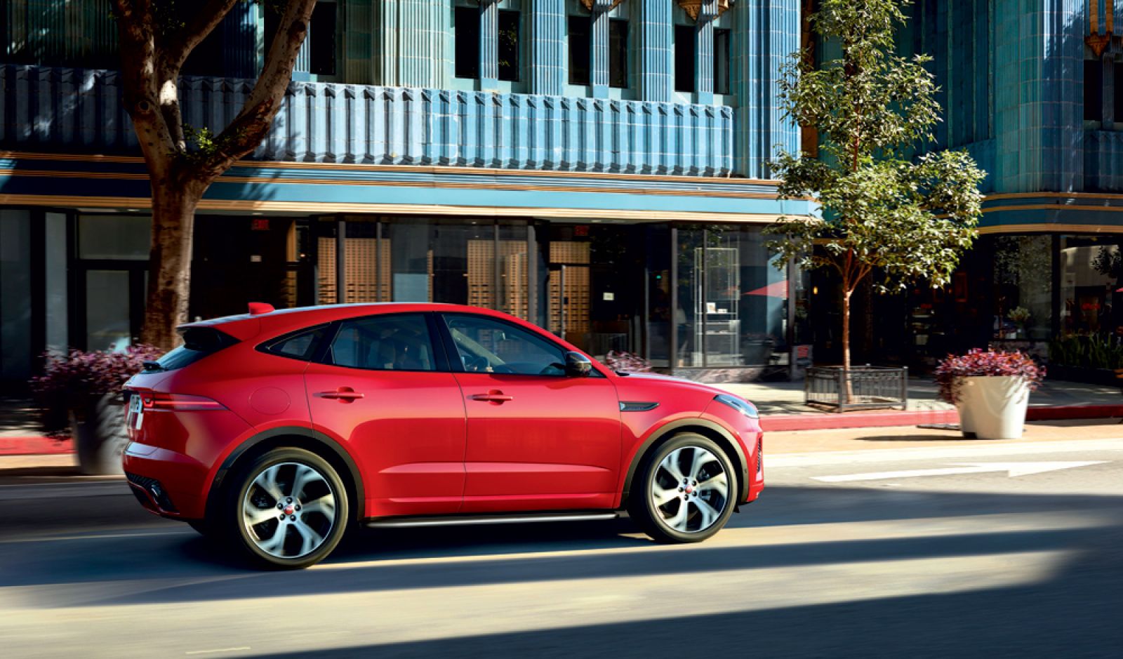 Jaguar E-PACE - mẫu xe mới ra mắt đang được khách hàng ưa chuộng