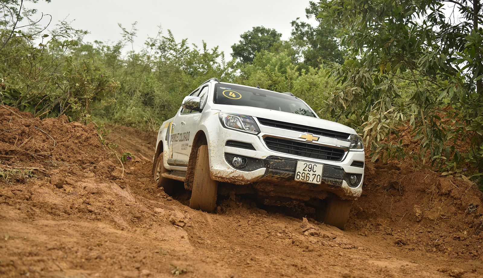 Chevrolet Colorado có khả năng bám đường cực tốt