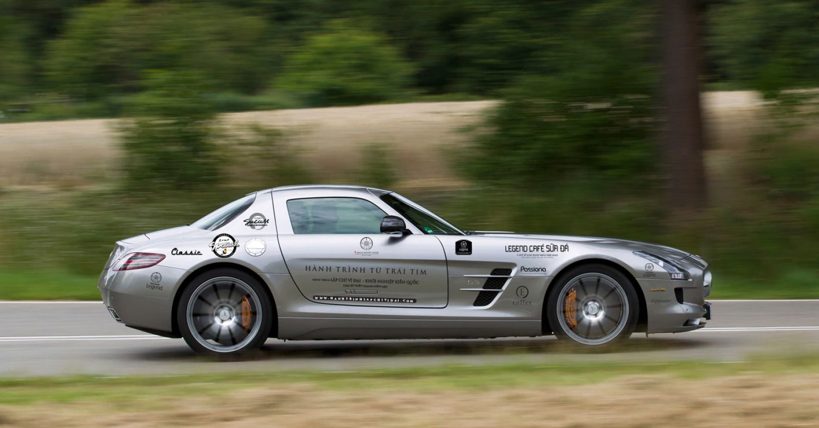 Siêu xe Mercedes-Benz SLS AMG