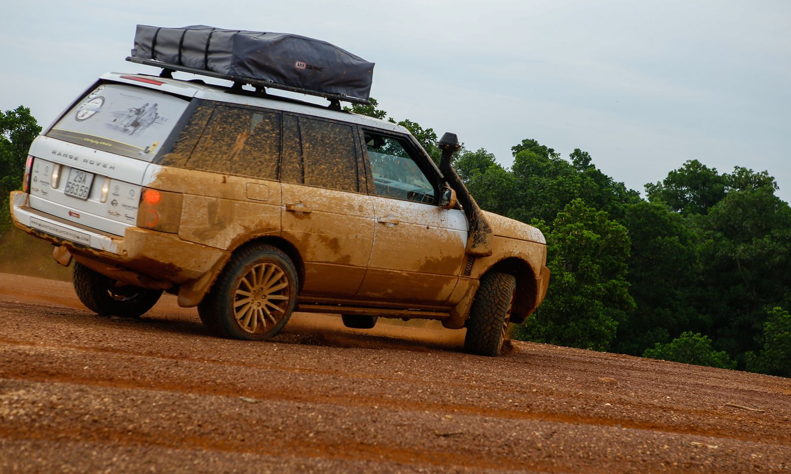 Tính năng vượt địa hình của Range Rover là cực kỳ ấn tượng