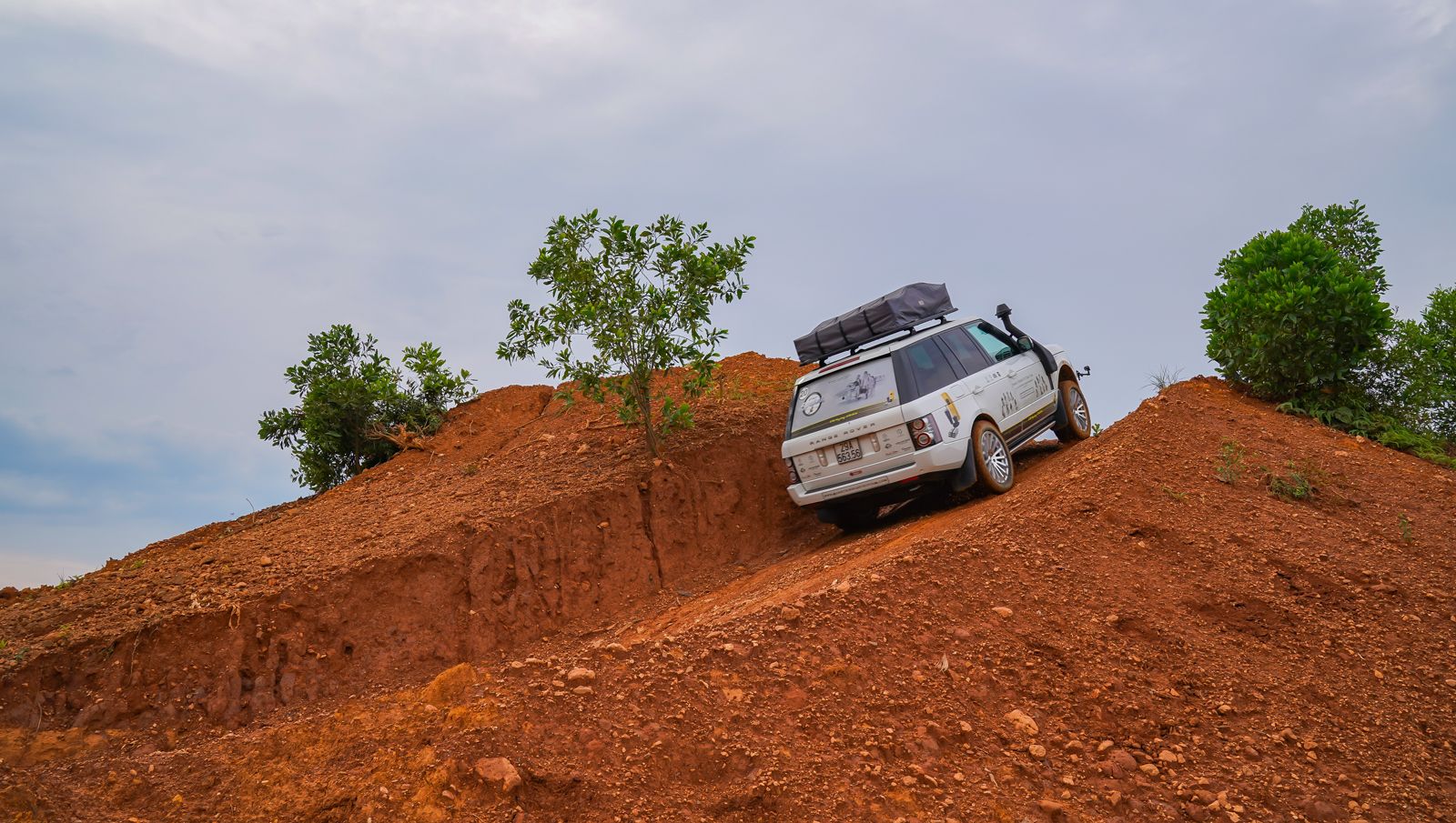 Xe Range Rover chinh phục dốc cao