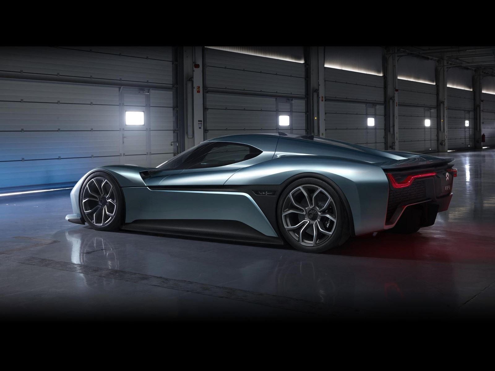 Pin của NIO EP9 chỉ cần sạc 45 phút là có thể sử dụng được trong 400 km