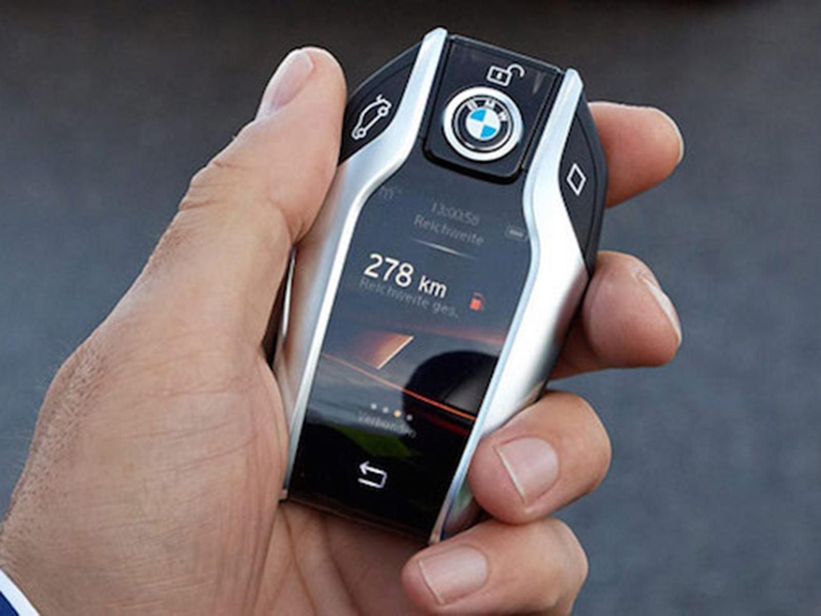 Chìa khóa xe BMW với màn hình cảm ứng