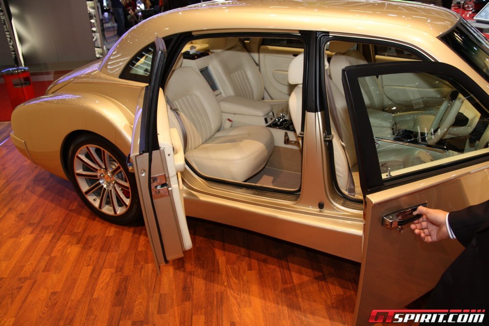 Xe Bufori có cách mở cửa giống xe của Rolls-Royce