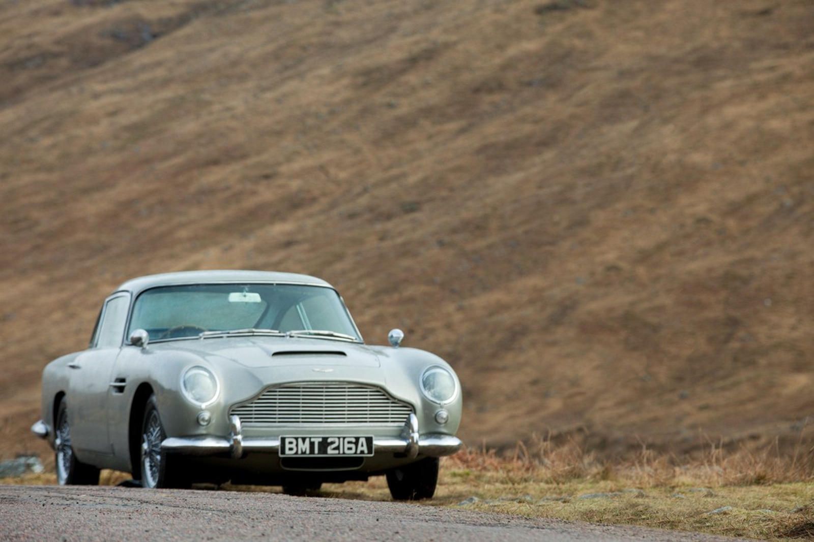 Một chiếc Aston Martin DB5 khác trong phim đã được bán với giá hơn 4 triệu USD