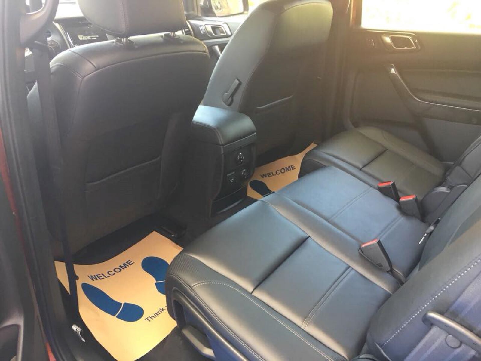 Hàng ghế thứ 2 của xe Ford Everest 2018