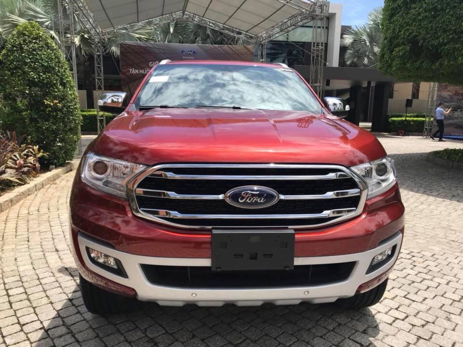Phần đầu xe Ford Everest 2018 có nhiều thay đổi