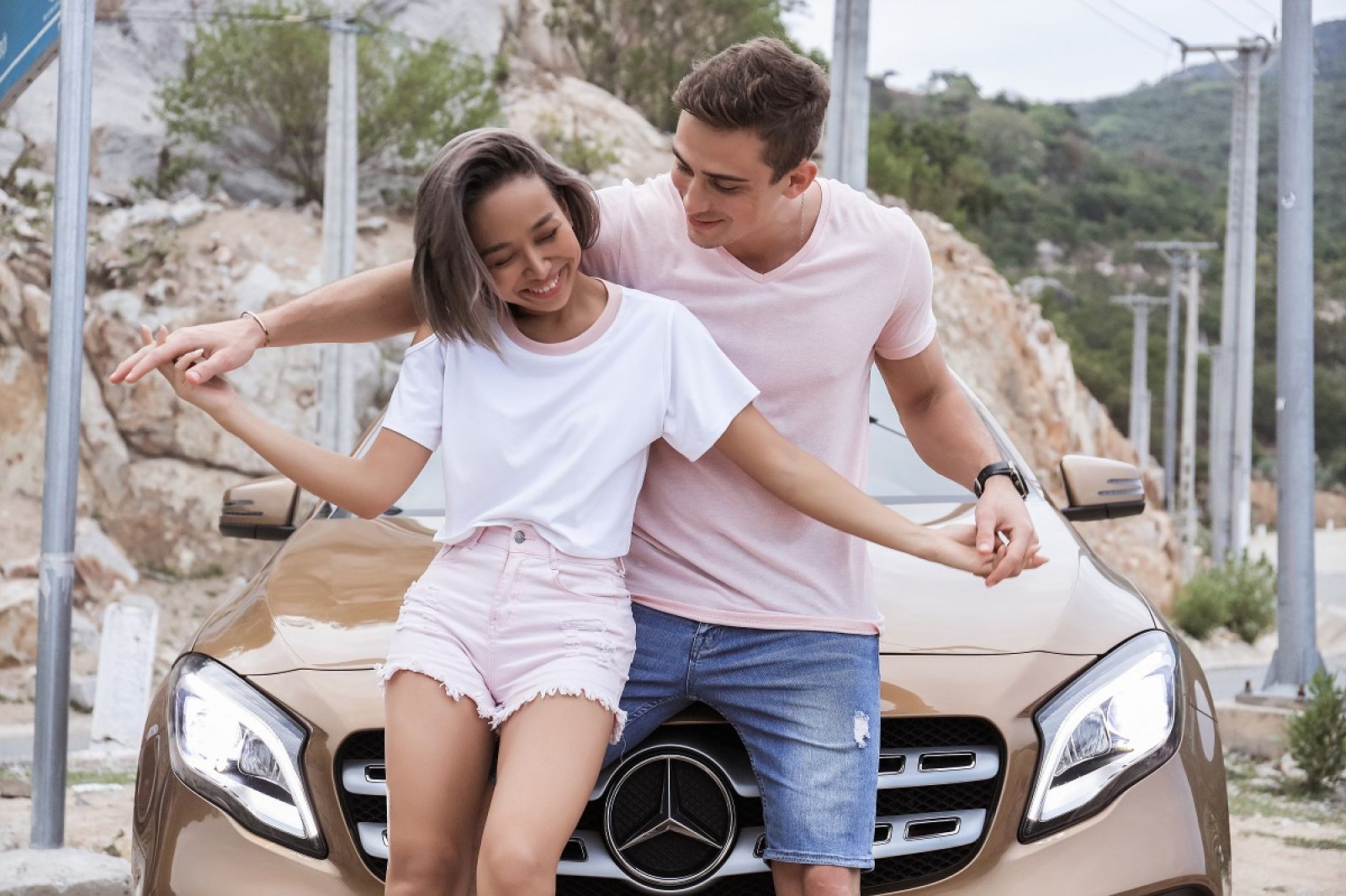 Mẫu xe Mercedes-Benz GLA 250 4MATIC 2018 xuất hiện trong MV "Come and get it"