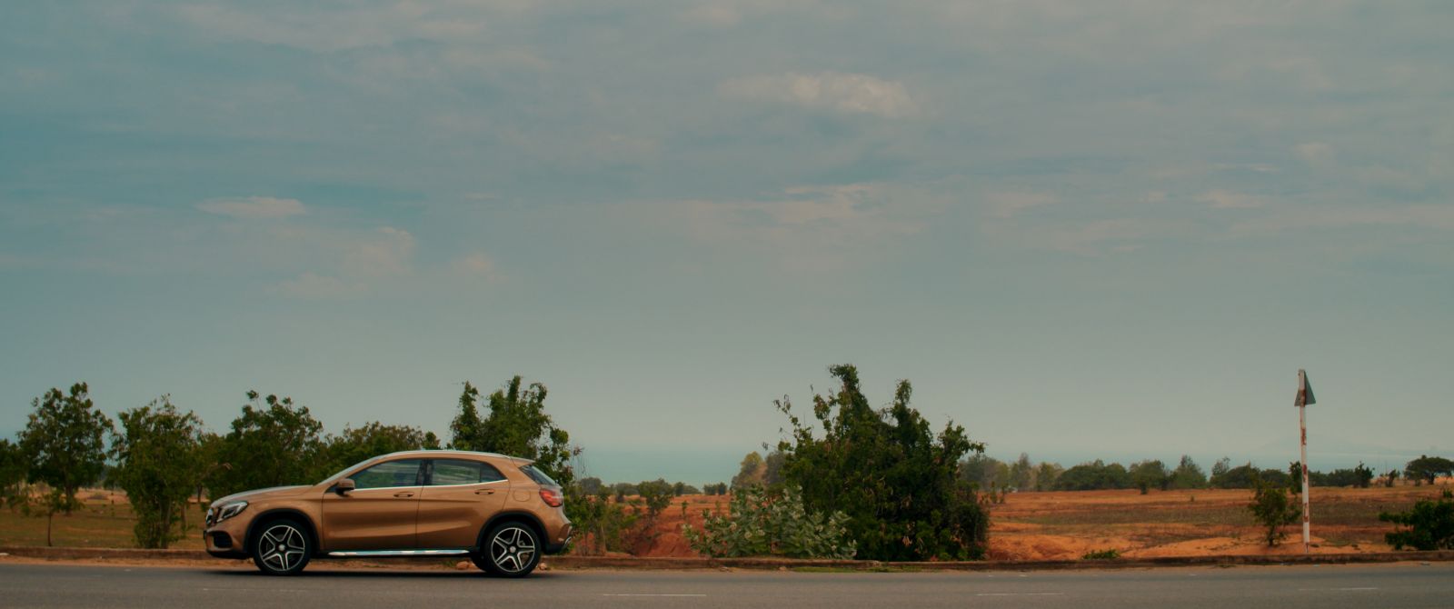 Mẫu xe Mercedes-Benz GLA 250 4MATIC 2018 là phiên bản facelift với gói trang bị ngoại thất AMG