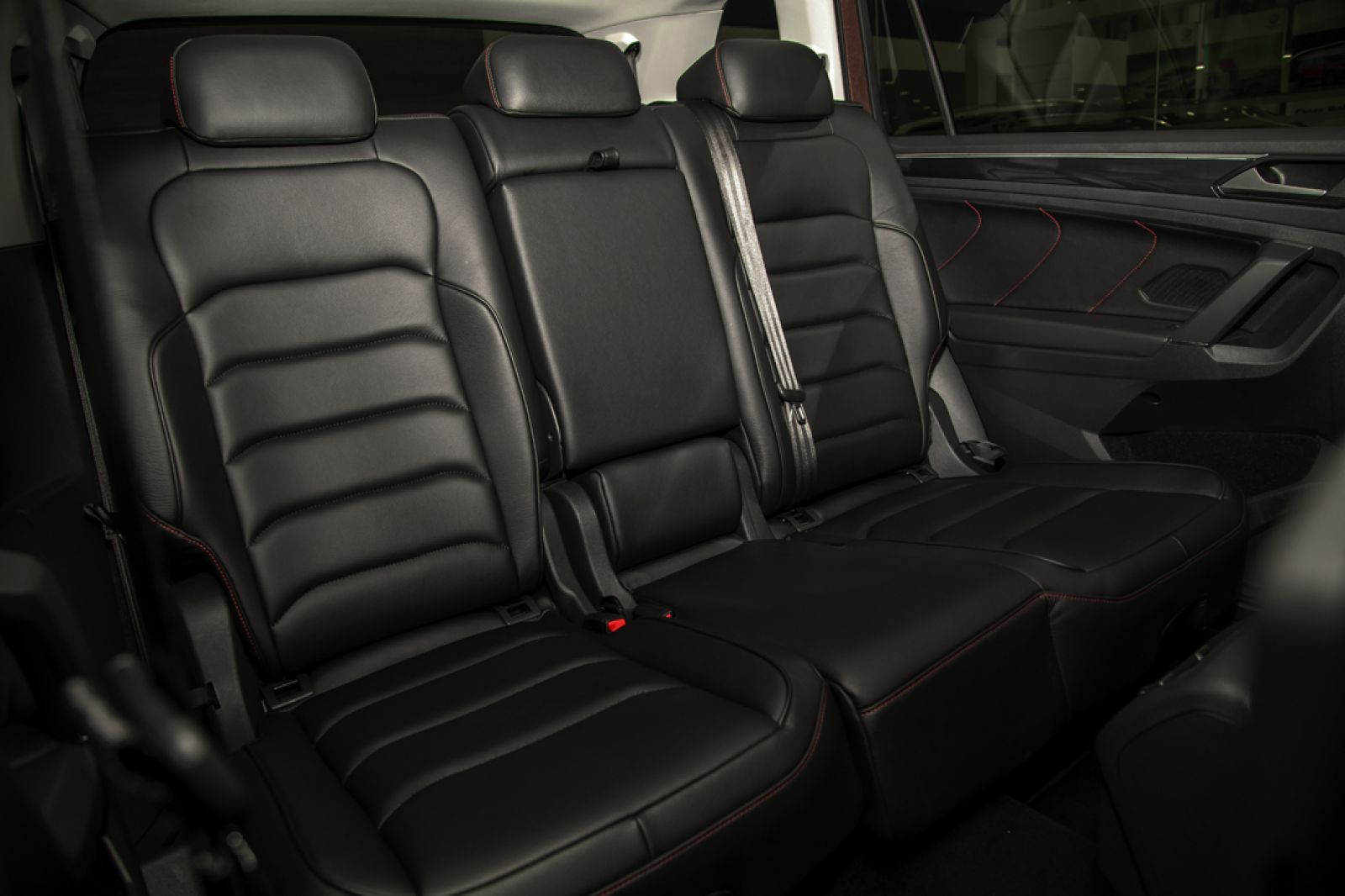 Hàng ghế thứ 2 trên Volkswagen Tiguan Allspace