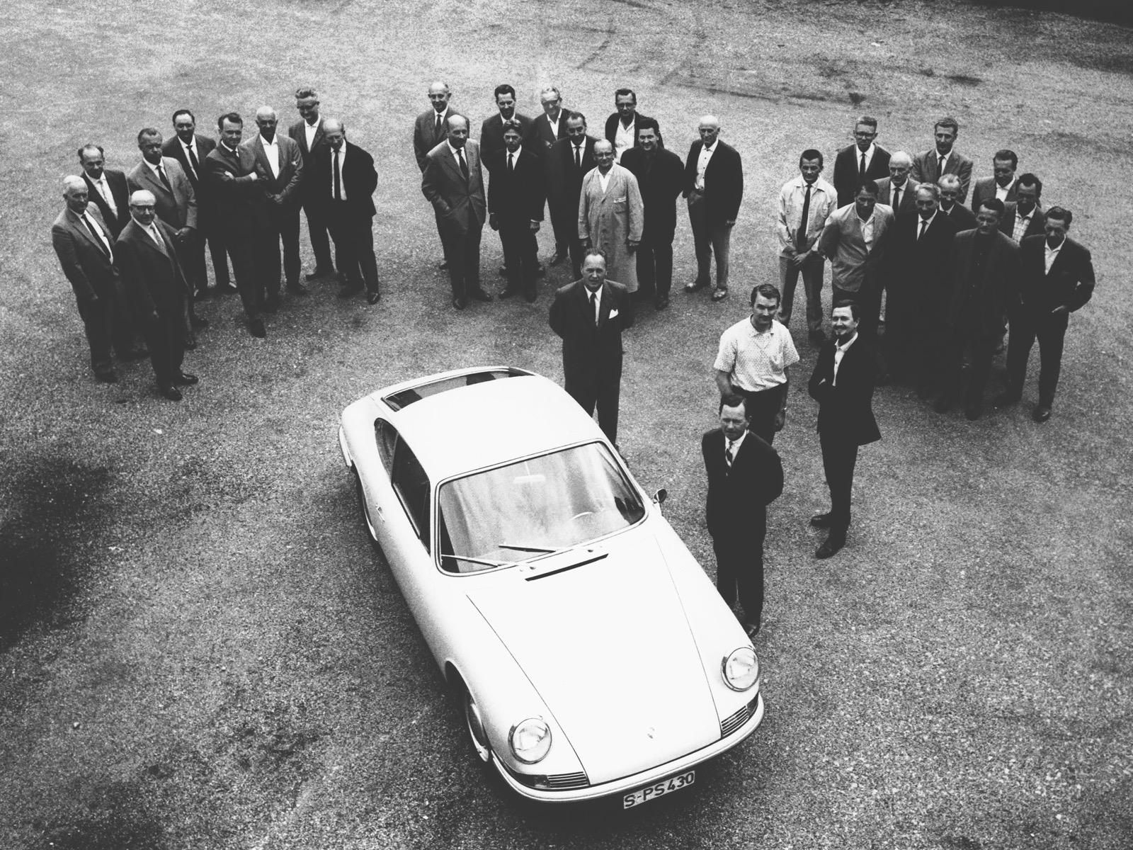 Cái tên 901 đã gây ra tranh cãi giữa 2 hãng Peugeot và Porsche