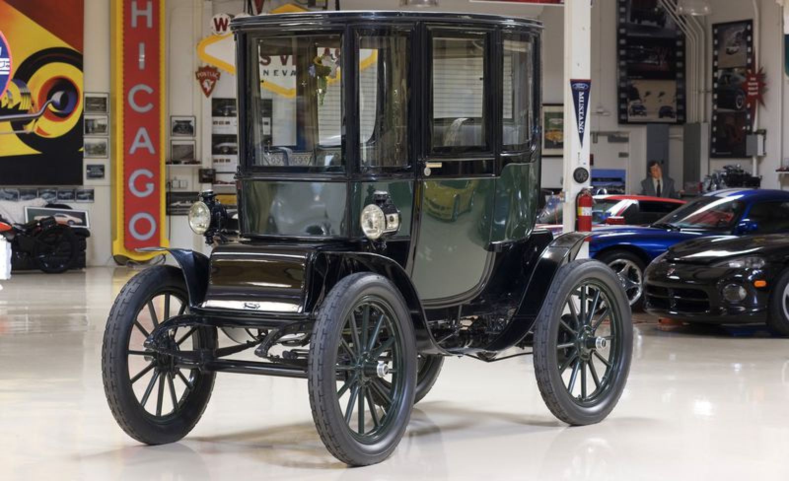 Mẫu xe điện Baker tại bảo tàng Old Rhinebeck Aerodrome ở ngoại ô New York, Mỹ