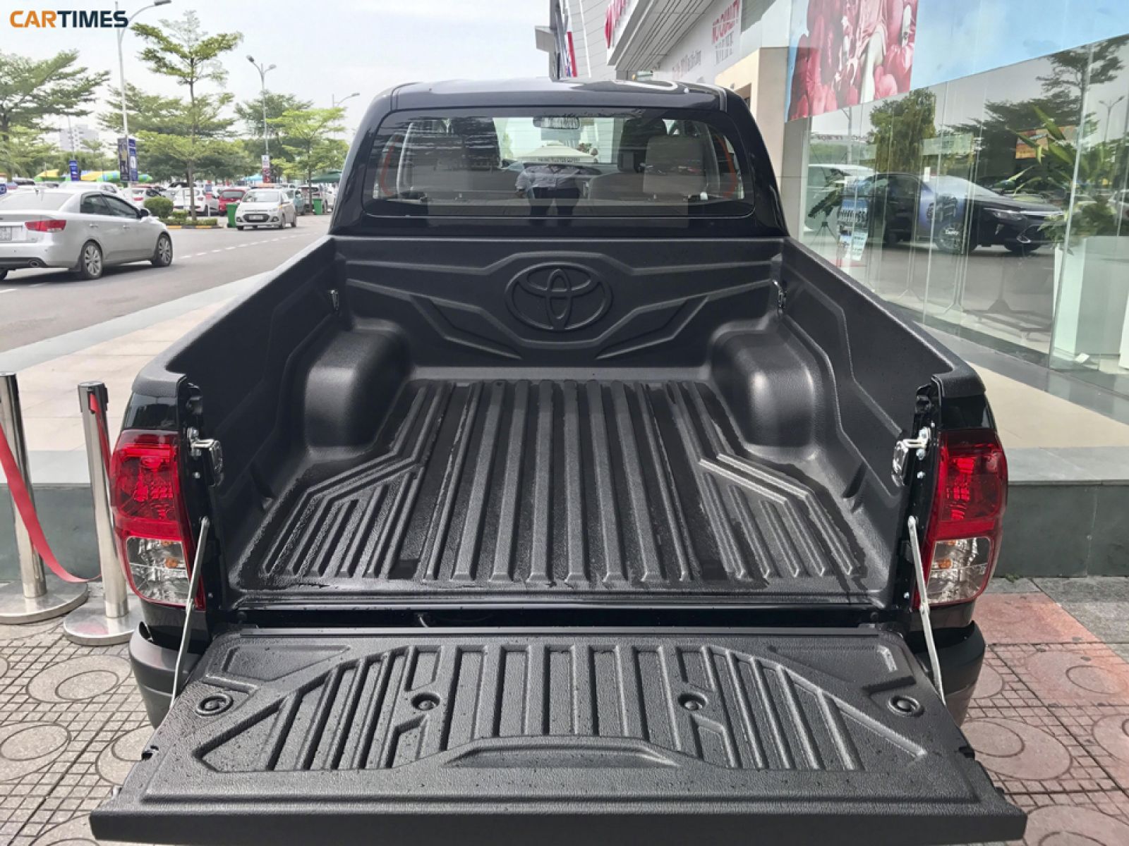 Thùng xe Toyota Hilux 2018 rất rộng