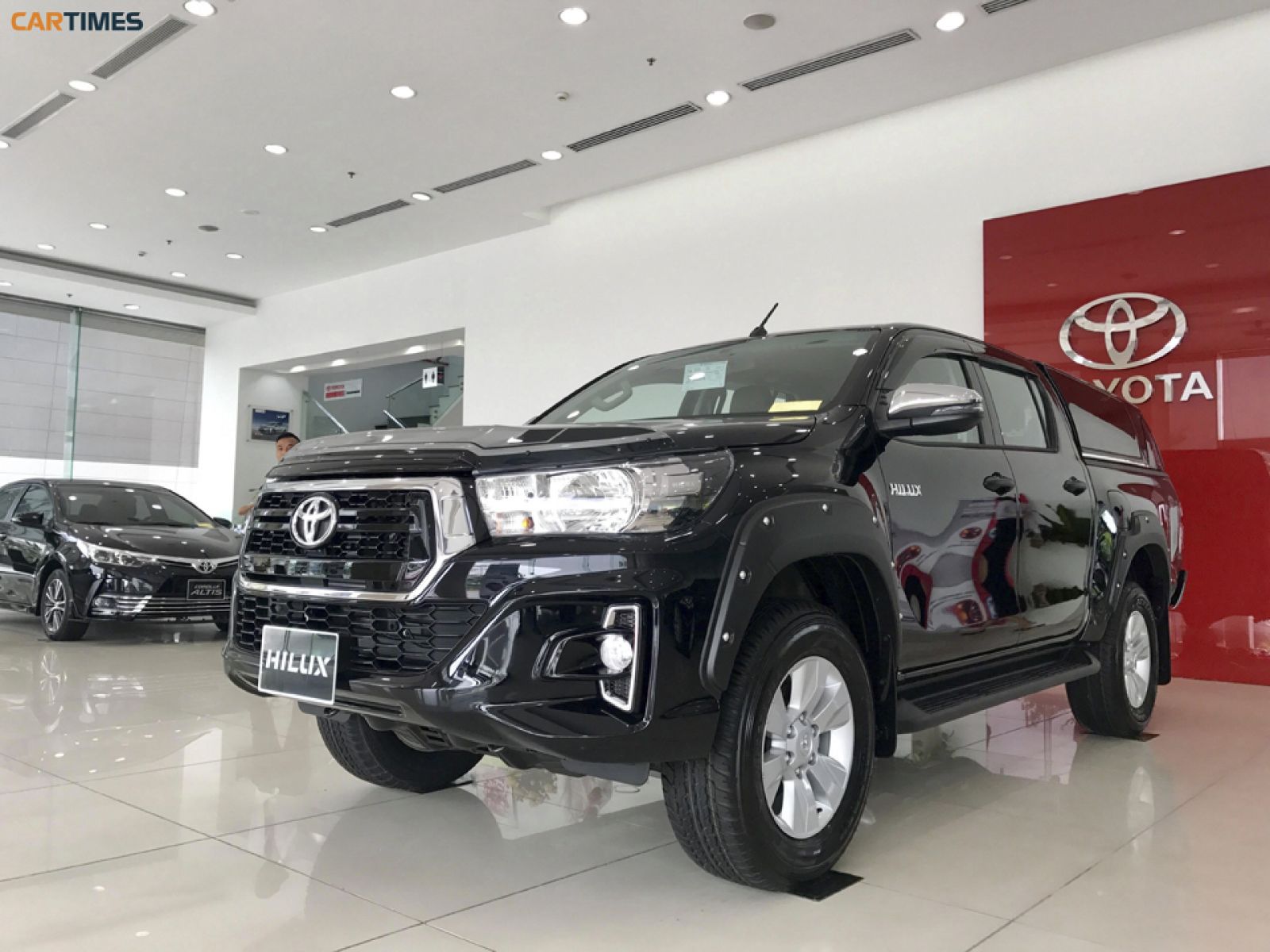 Toyota Hilux 2018 là mẫu bán tải được nhập khẩu nguyên chiếc từ Thái Lan