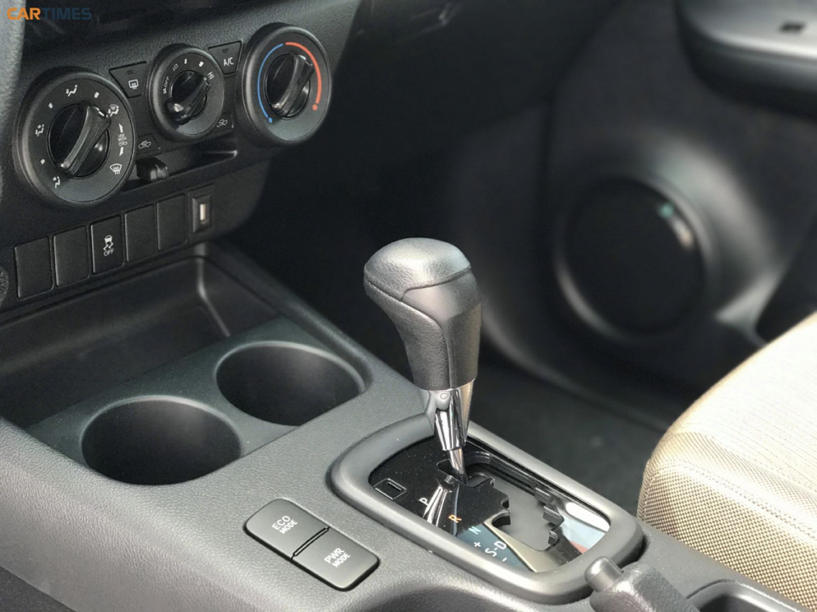 Cần số của xe Toyota Hilux 2018