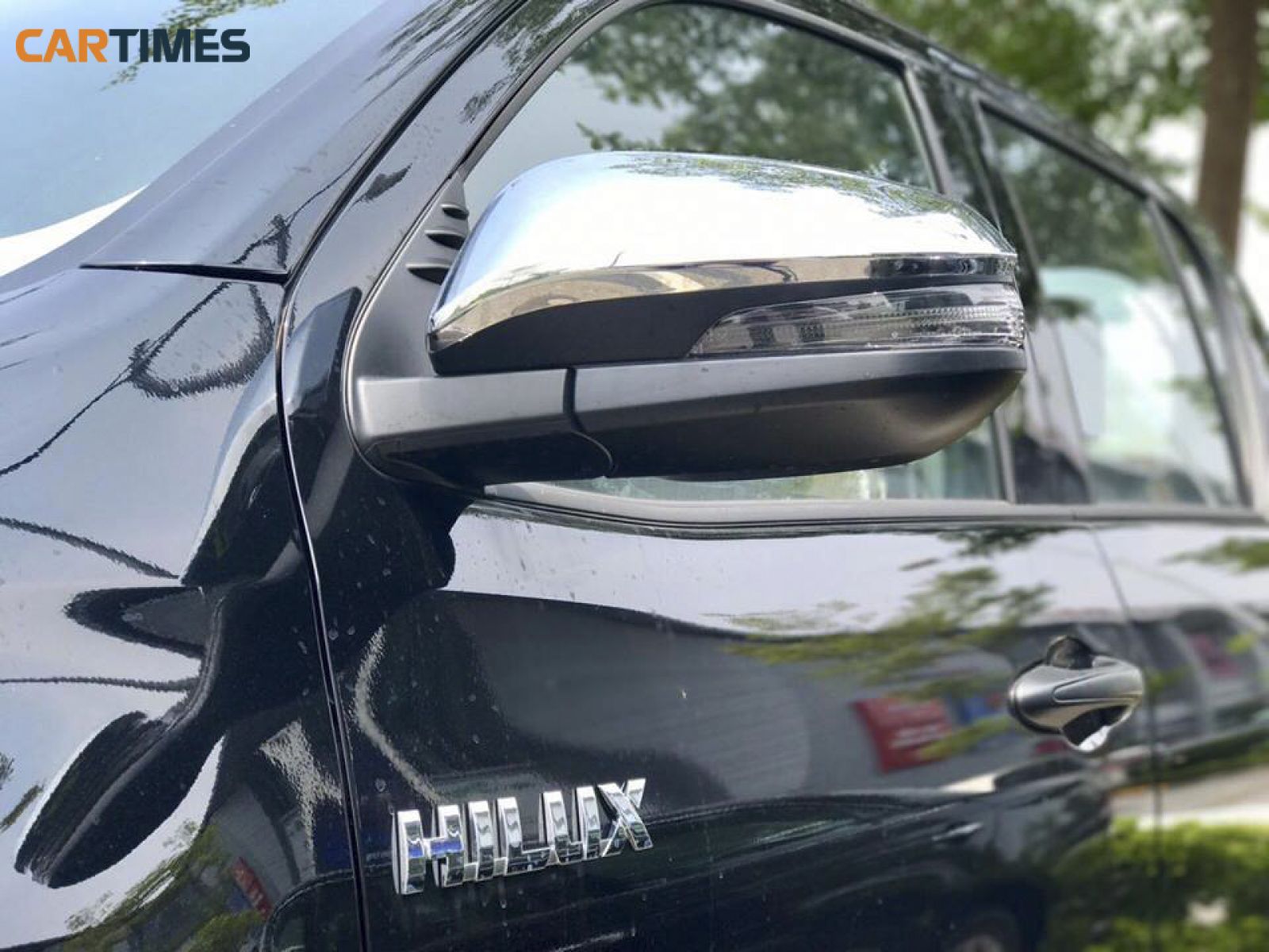 Đèn chiếu hậu của xe Toyota Hilux 2018