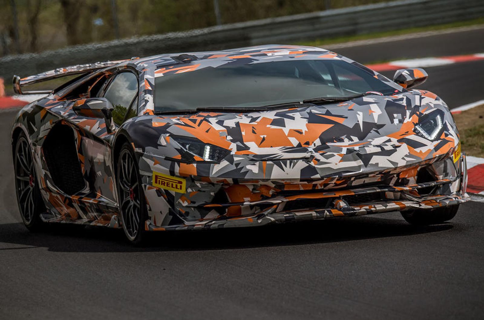 Lamborghini Aventador SVJ sẽ công bố thông số kĩ thuật vào tháng 8 tới