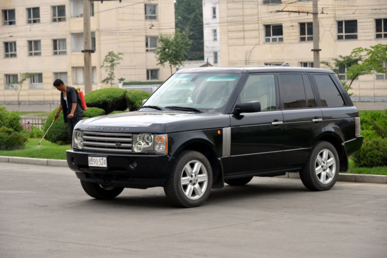 Range Rover 2011 là một mẫu xe sang của Anh cũng bị bắt gặp tại đây
