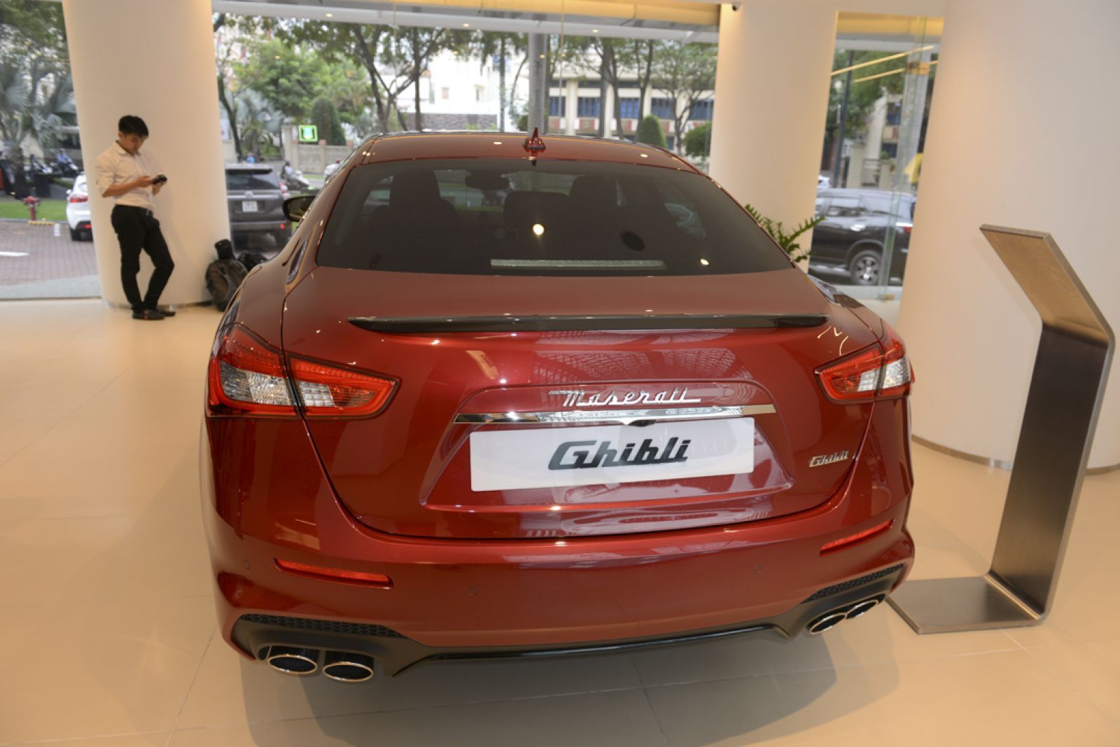 Phía sau xe Maserati Ghibli GranSport 2018 