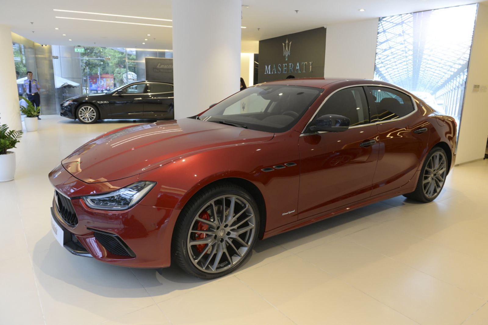 Maserati Ghibli GranSport 2018 đang có tại showroom là chiếc duy nhất tại Việt Nam