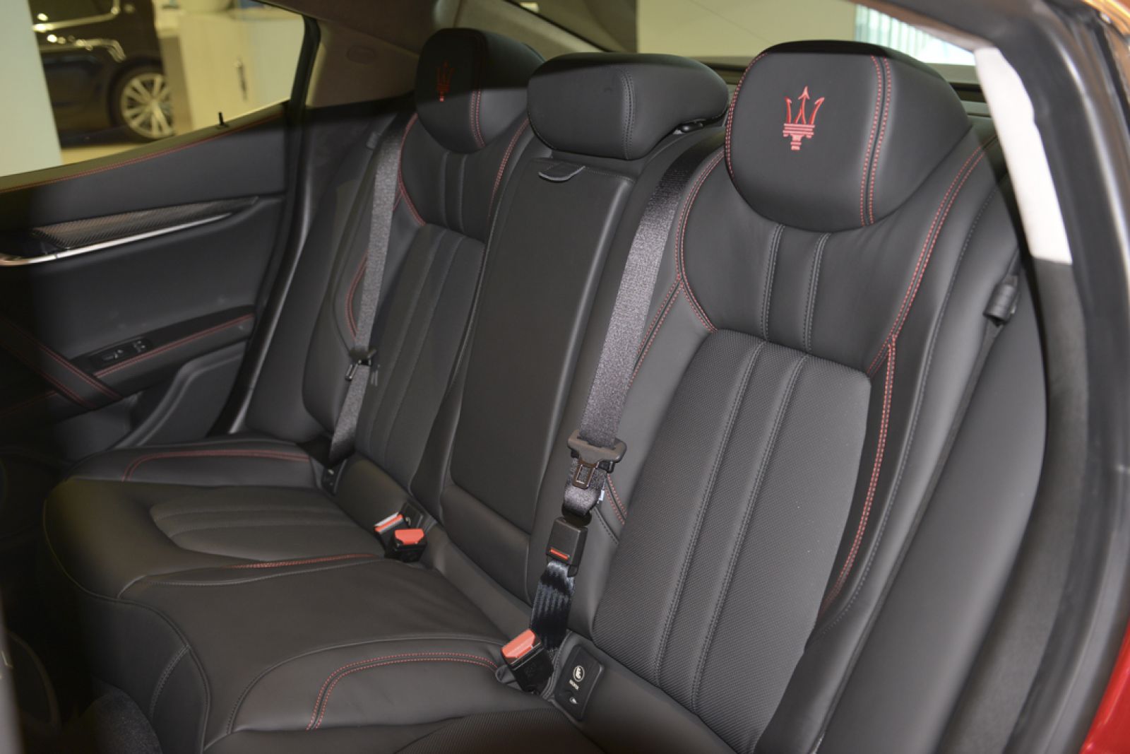 Hàng ghế sau xe Đèn chiếu hậu xe Maserati Ghibli GranSport 2018 