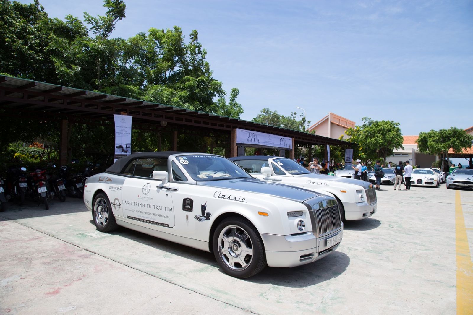 Cặp đôi xe sang Rolls-Royce Phantom Drophead Coupe