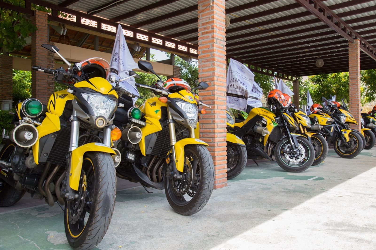 Dàn mô tô hộ tống trong Hành trình tới trái tim