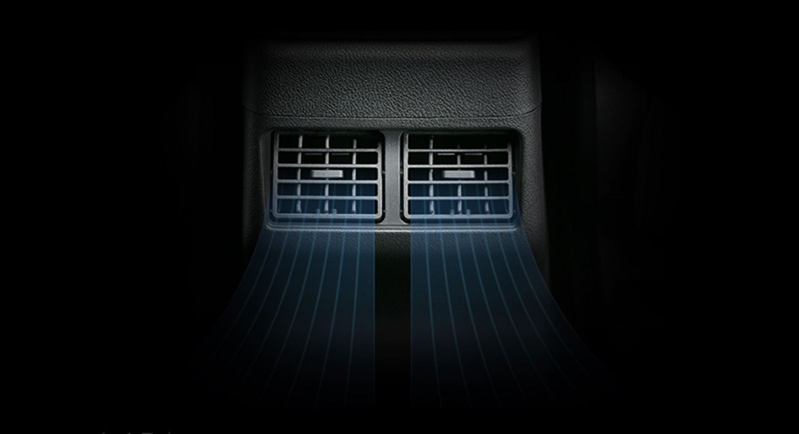 Cửa gió điều hòa hàng ghế thứ 2 là một quà tặng hữu ích của Mitsubishi Outlander 2018