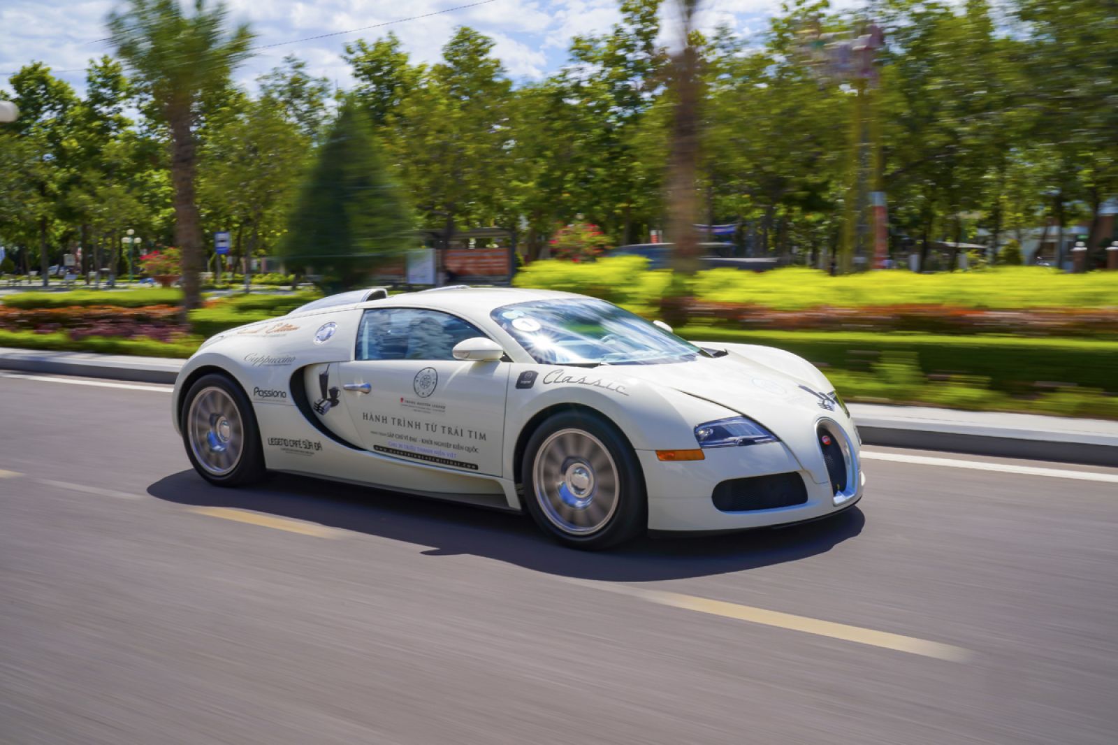 Siêu xe "triệu đô" Bugatti Veyron