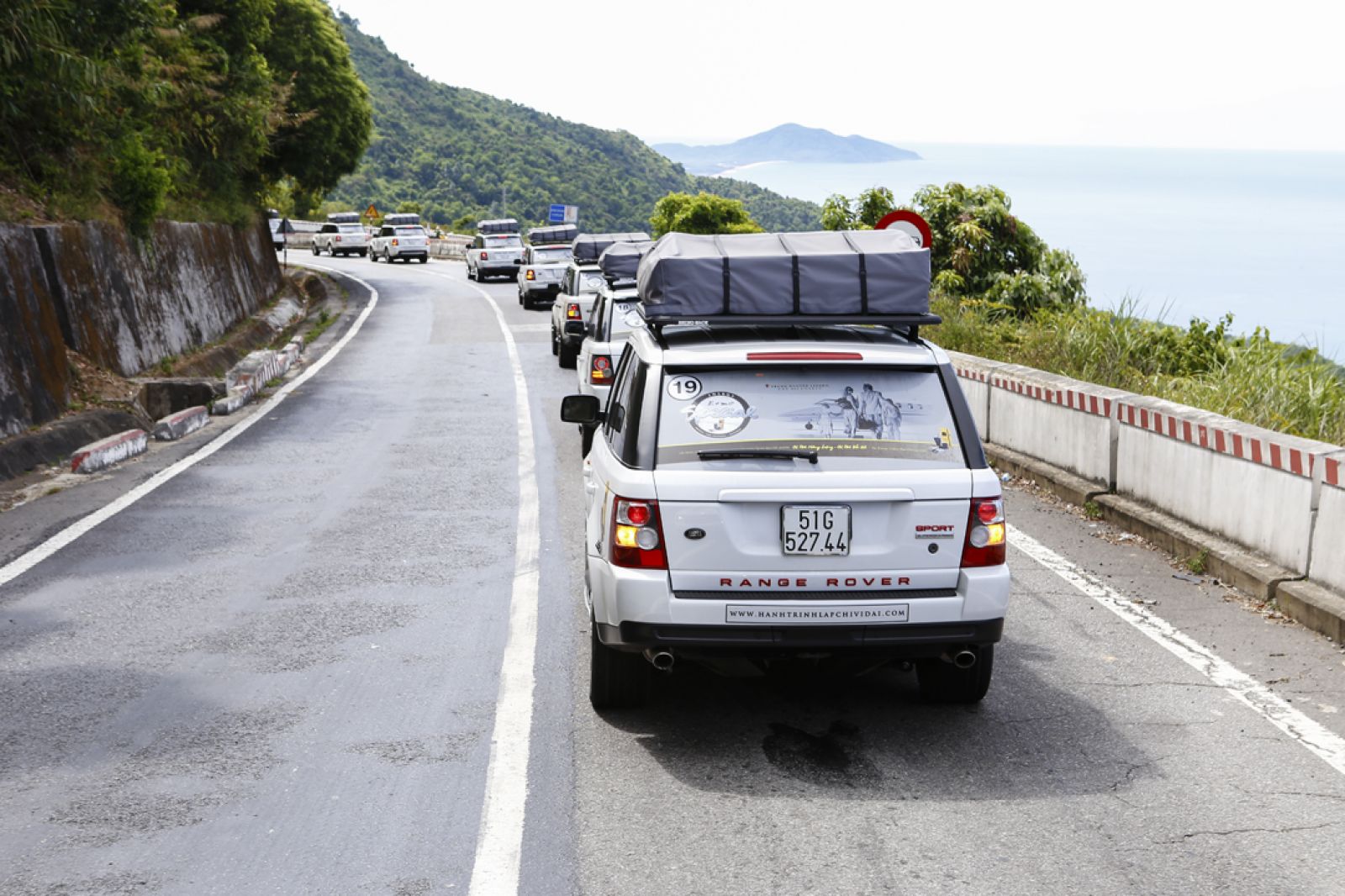 Đoàn xe hộ tống Range Rover độ ống thở