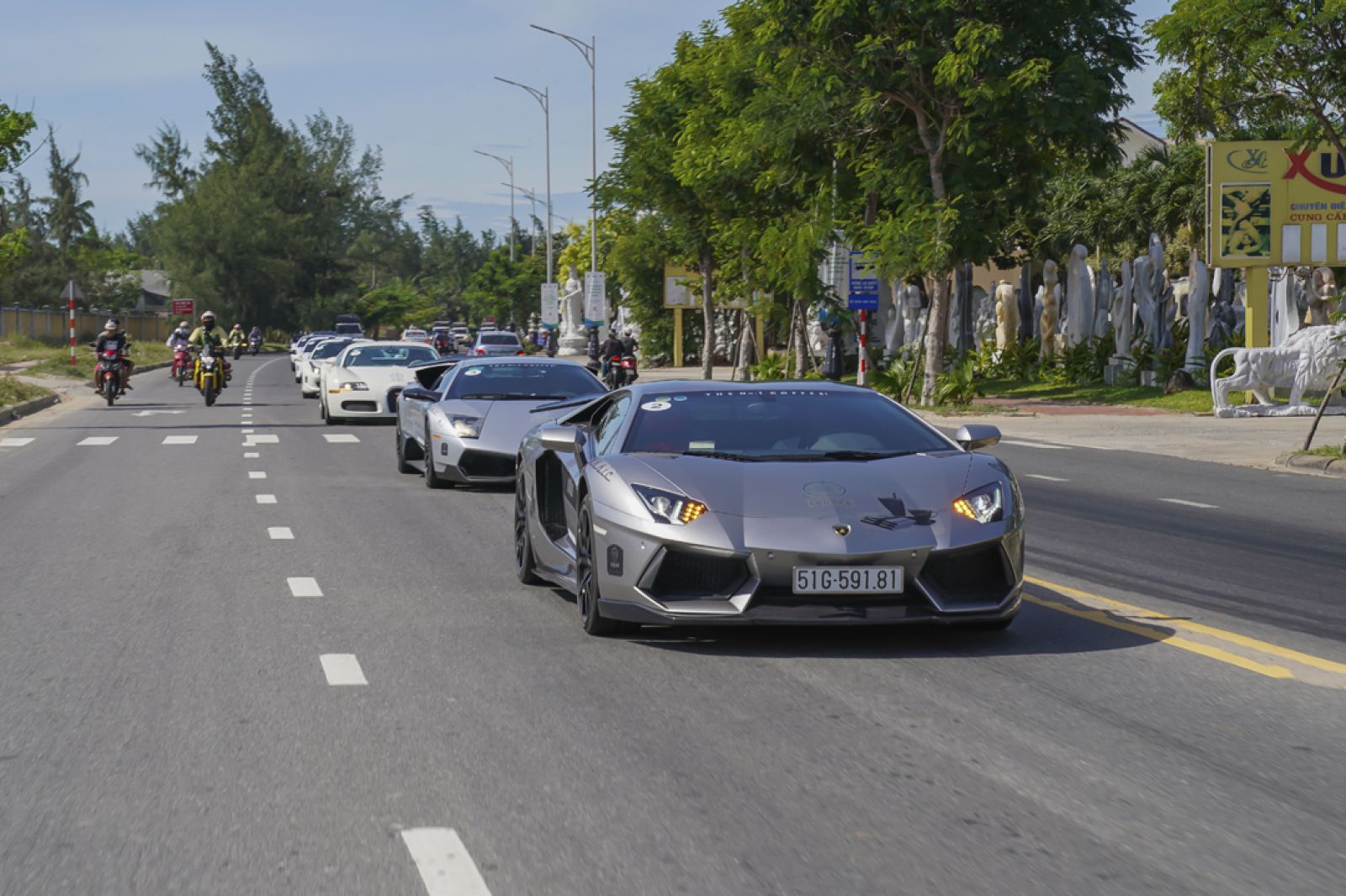 Siêu xe Lamborghini Aventador LP700-4 độ DMC chuẩn bị vượt đèo Hải Vân