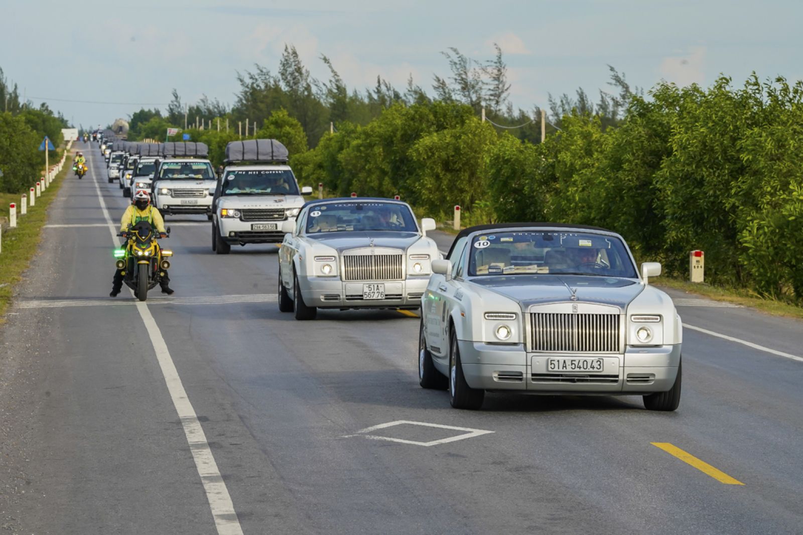 Cặp đôi Rolls-Royce Phantom Drophead Coupe