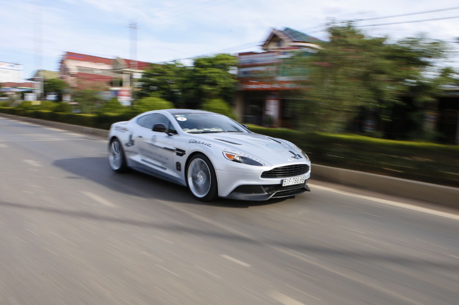 Siêu xe Aston Martin Vanquish