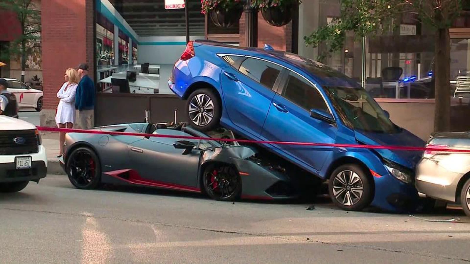 Tai nạn khiến siêu xe Lamborghini Huracan Spyder hư hại nghiêm trọng