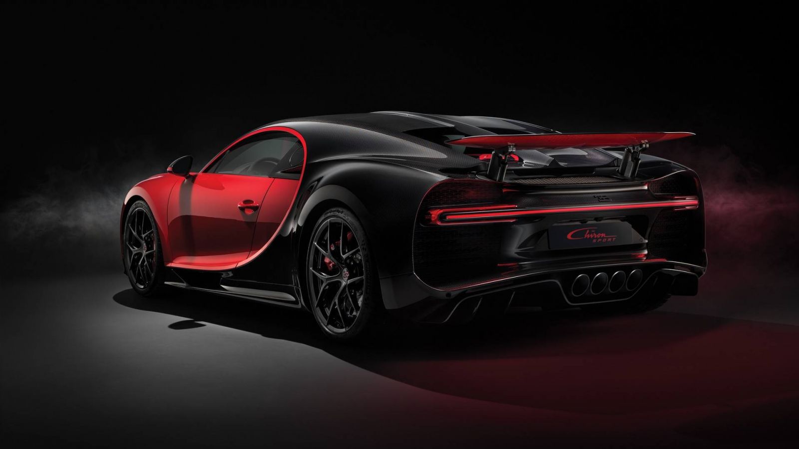 Bugatti Chiron Divo có thiết kế tương tự như dòng xe Chiron Sport nhưng có nhiều nâng cấp