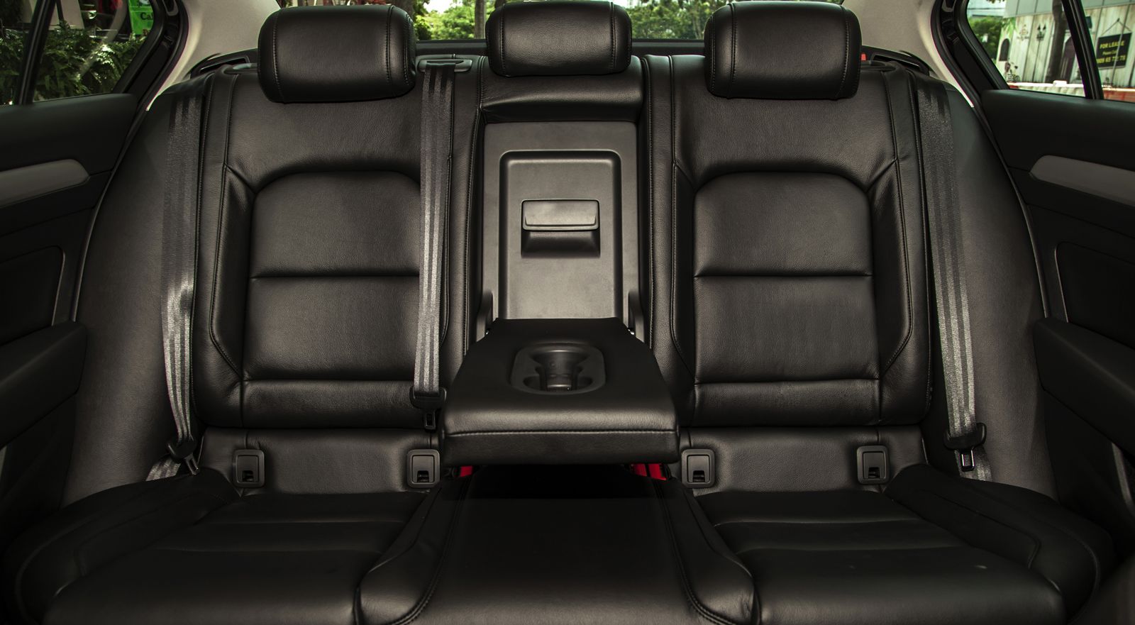 Hàng ghế sau Volkswagen Passat BlueMotion COMFORT