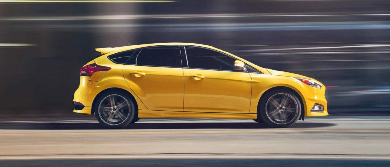 Giá xe Ford Focus giảm sâu nhất từ trước đến nay