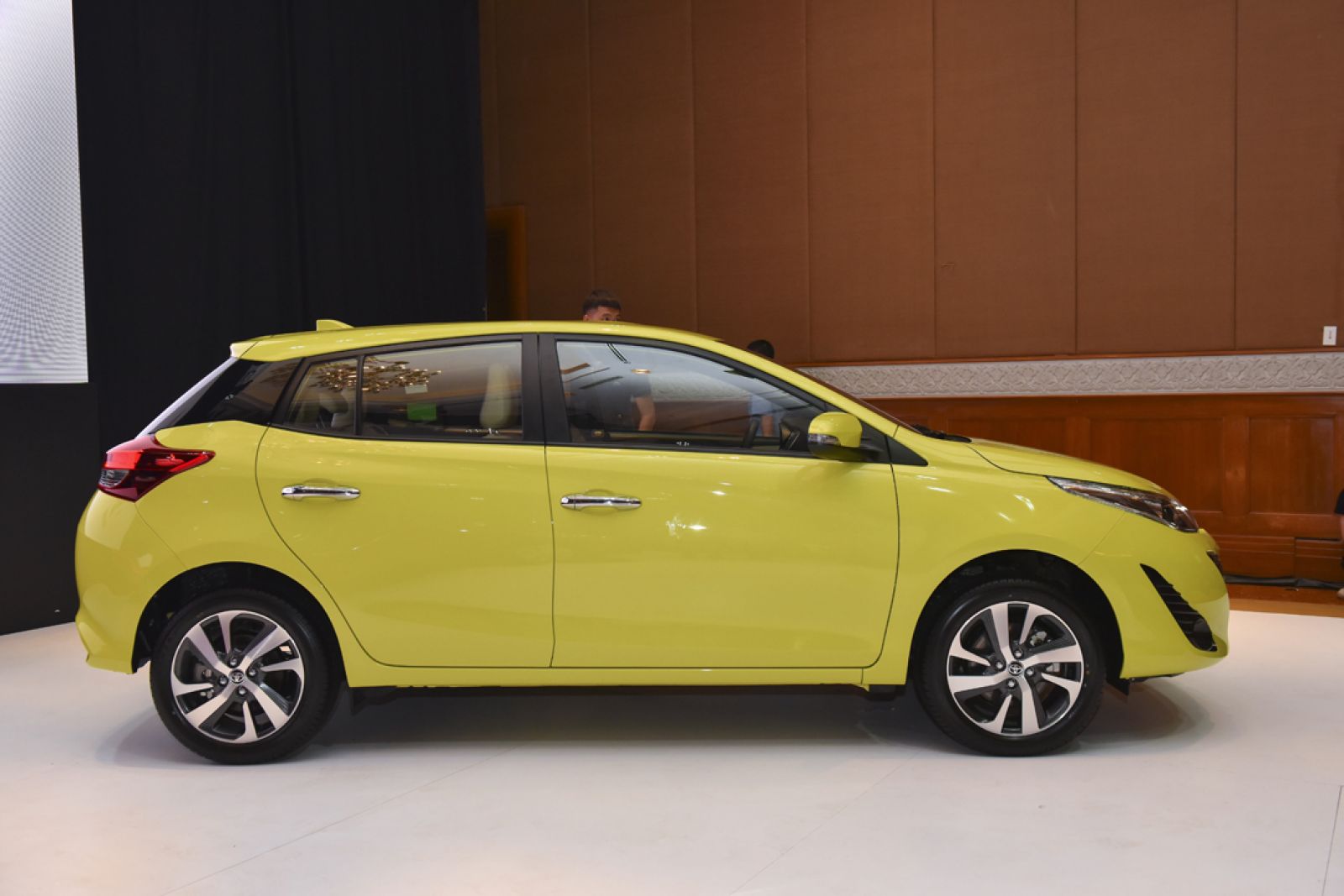 Thiết kế phía bên hông xe Toyota Yaris 2018