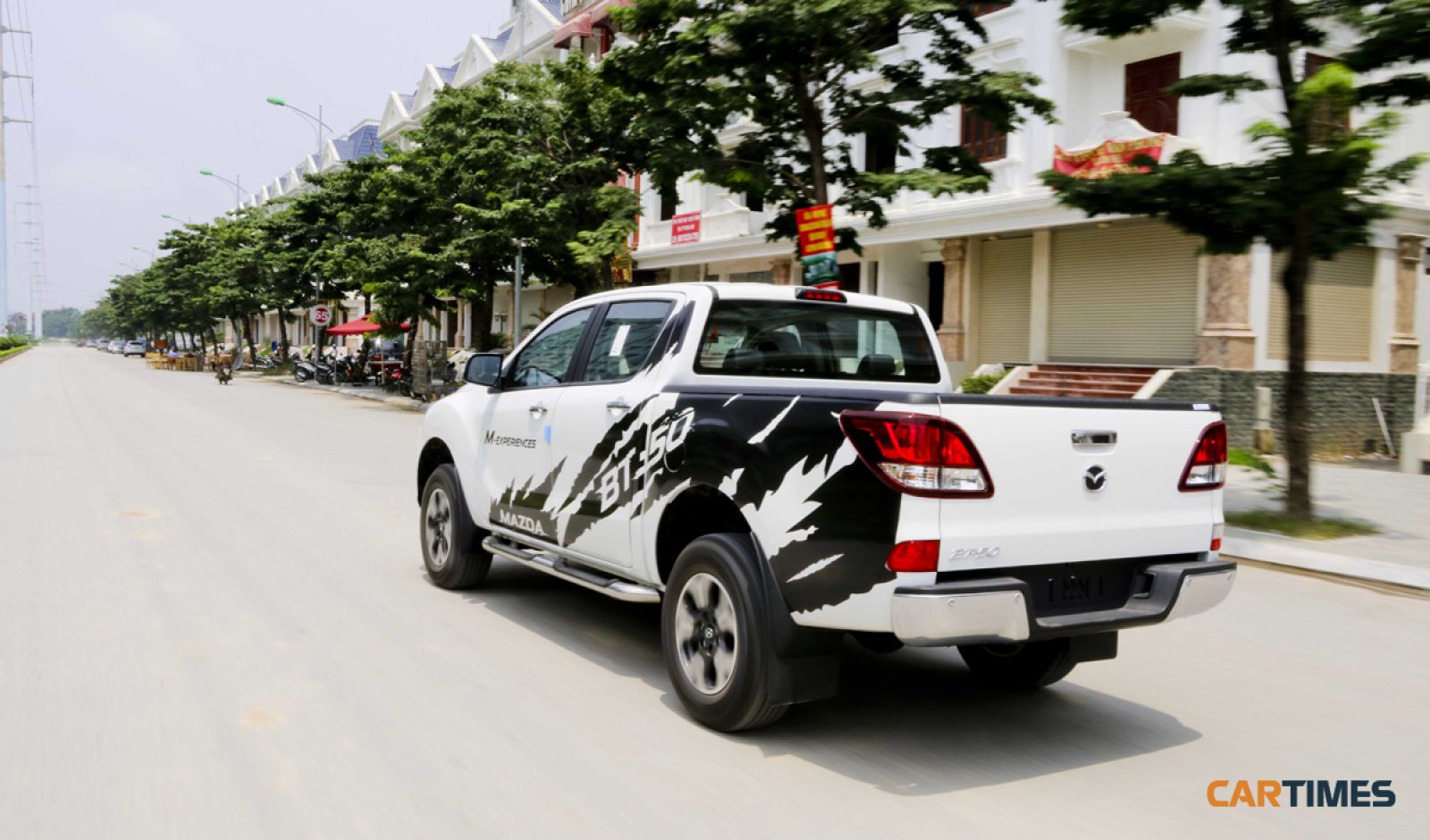 Giá lăn bánh xe bán tải hơi khác so với các mẫu xe sedan hay SUV thông thường