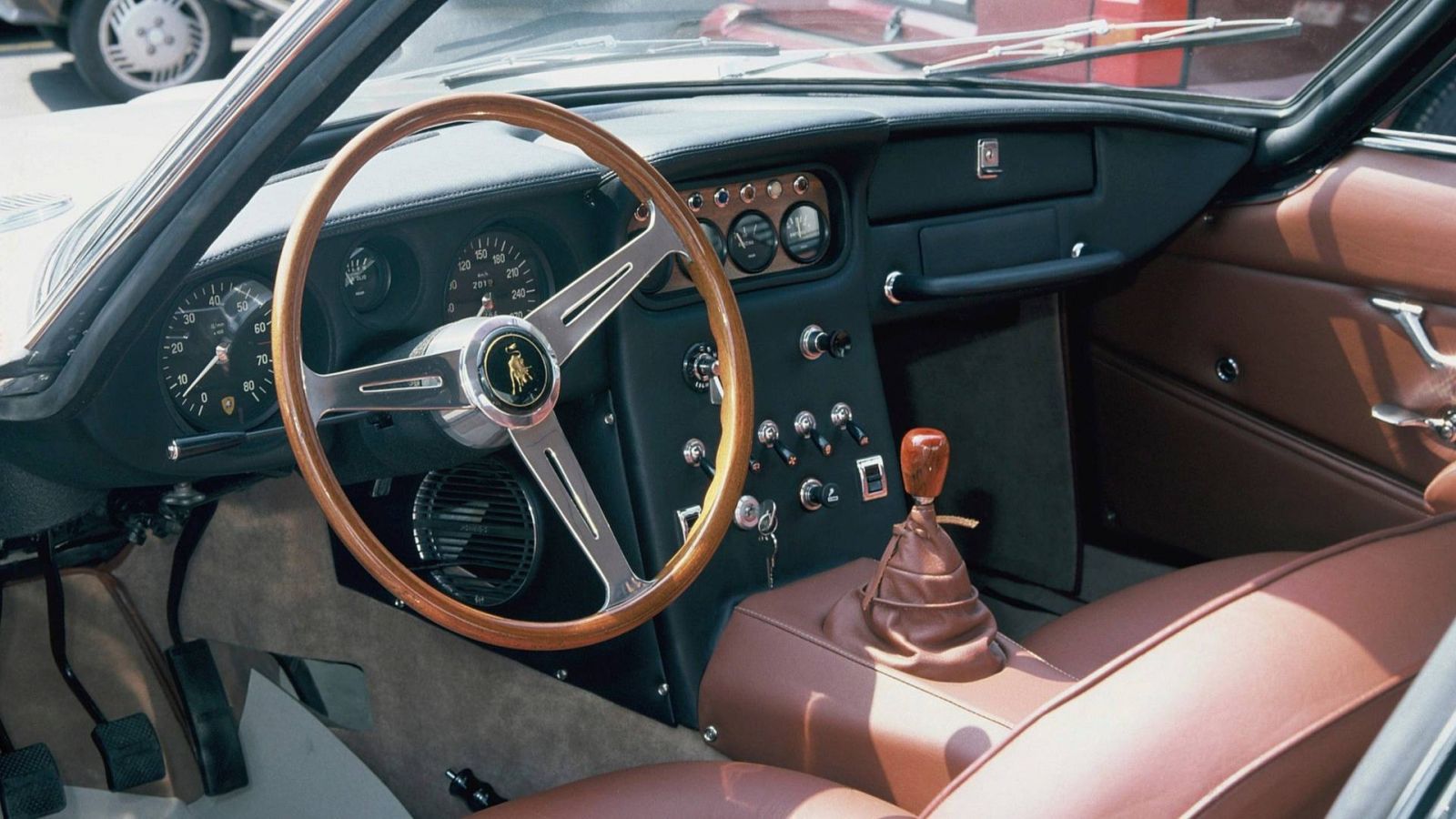 Thiết kế hàng ghế trước của Lamborghini Countach